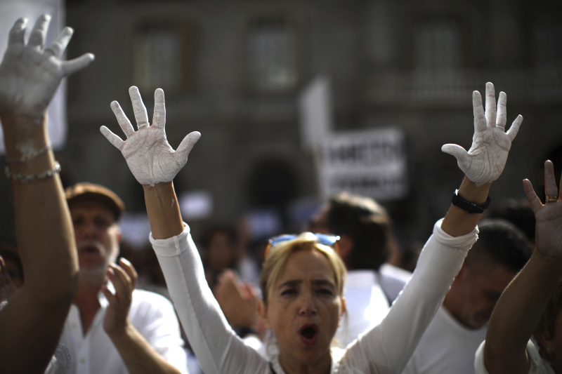 Χιλιάδες διαδηλωτές στους δρόμους της Ισπανίας, ζητώντας διάλογο