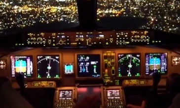 Πώς φαίνεται από το κόκπιτ η προσγείωση ενός Boeing στη Νέα Υόρκη