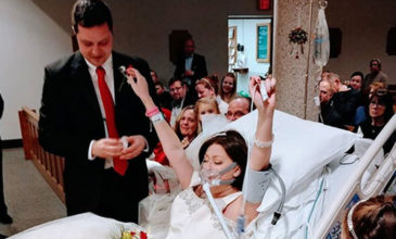 Καρκινοπαθής παντρεύτηκε 18 ώρες πριν φύγει από τη ζωή