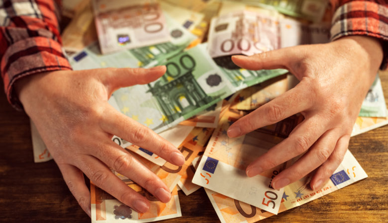 Πώς θα πάρετε τα 1.000 ευρώ κερδίσατε στη λοταρία της ΑΑΔΕ
