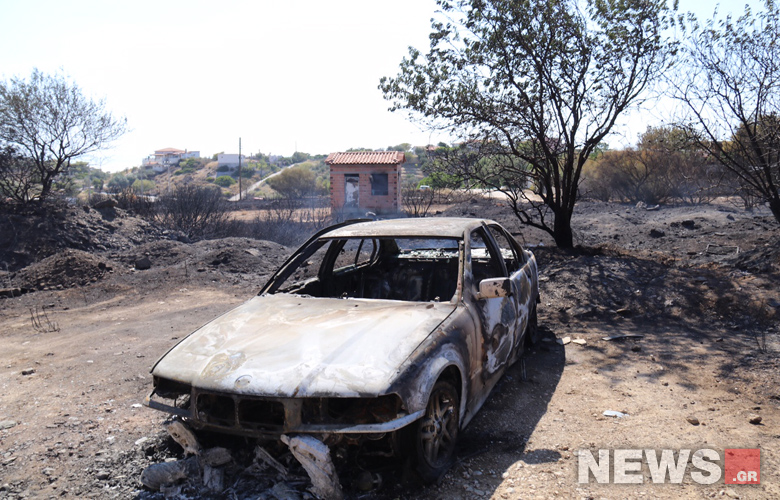 Κάηκαν σπίτια και αυτοκίνητα στην Ανάβυσσο – Δείτε φωτογραφίες