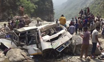 Δεκάδες νεκροί από πτώση λεωφορείου σε αρδευτικό κανάλι