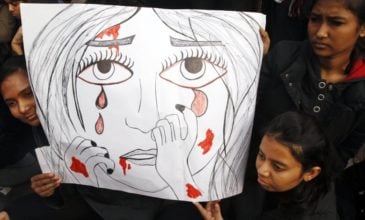 Συνελήφθη ύποπτος για τον αποτρόπαιο βιασμό και φόνο έφηβης στην Ινδία
