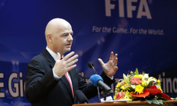 Ο πρόεδρος της FIFA τα βάζει με τους ατζέντηδες