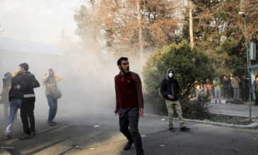 Σε αναβρασμό το Ιράν – Συνεχίζονται οι αντικυβερνητικές διαδηλώσεις
