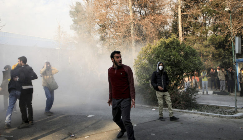 Σε αναβρασμό το Ιράν – Συνεχίζονται οι αντικυβερνητικές διαδηλώσεις