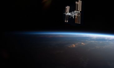 Ρώσος «επισκεύασε» το διαστημόπλοιο του Διεθνή Διαστημικού Σταθμού με… κόλα