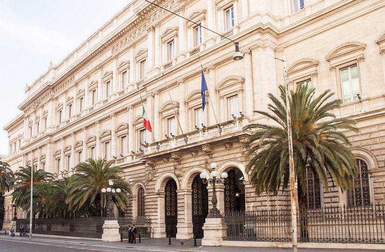 Mειωμένα κατά 18 δισ. τα «κόκκινα» δάνεια της Ιταλίας τον Ιούλιο