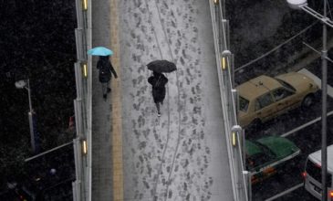 Τραυματίες και χάος από σφοδρή χιονοθύελλα που σαρώνει την Ιαπωνία