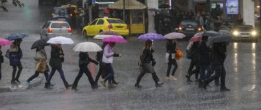 Άστατος καιρός με βροχές και καταιγίδες έως την Τετάρτη