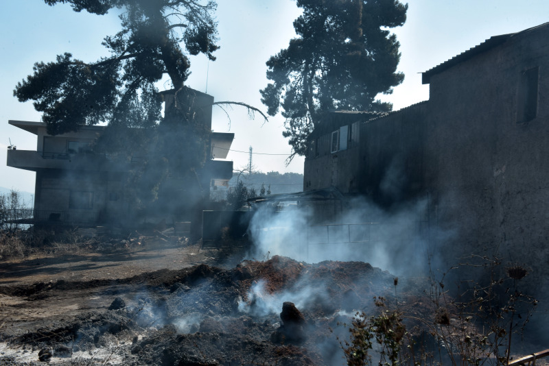 Σε ενοικιαζόμενα διαμερίσματα οι οικογένειες που έχασαν τα σπίτια τους στη φωτιά