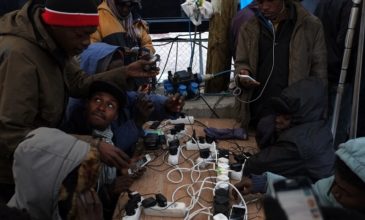 «Οι πρόσφυγες πρώτα ζητούν κωδικό wi-fi και μετά νερό και φαΐ»