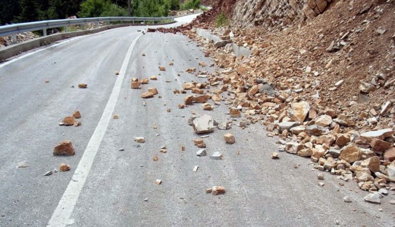 Κατολισθήσεις και προβλήματα στην κυκλοφορία στα ορεινά των Τρικάλων