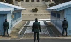 Χαροπαλεύει Βορειοκορεάτης στρατιώτης που λιποτάκτησε