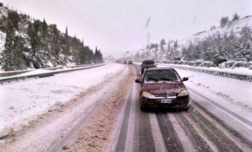 Λαμία: Χιονίζει ασταμάτητα σε χωριά της Εύβοιας – Κλειστά αύριο και μεθαύριο τα σχολεία σε Εύβοια, Βοιωτία και Φθιώτιδα