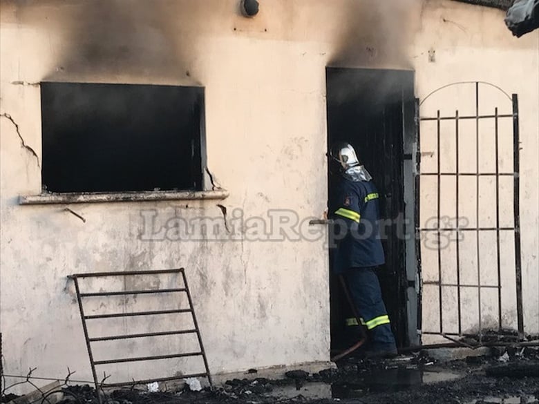 Έβαλαν φωτιά στο σπίτι καταδικασθέντα για διπλή ανθρωποκτονία