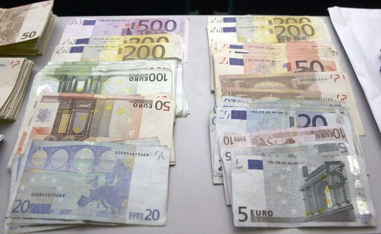 Σε δημοπρασία τρίμηνων εντόκων αντλήθηκαν 1,3 δισ. ευρώ
