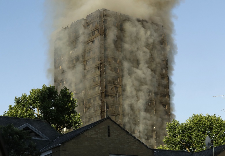 Κόλαση φωτιάς σε ουρανοξύστη στο Λονδίνο- Νεκροί και τραυματίες