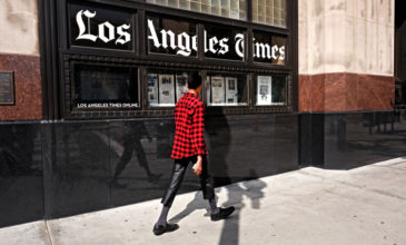 Σε ποιά χέρια δισεκατομμυριούχου πέφτει η εφημερίδα Los Angeles Times