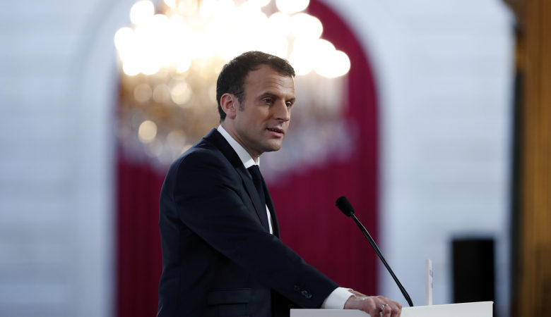 Έναν χρόνο μετά την εκλογή του, οι Γάλλοι δε θέλουν τον Μακρόν