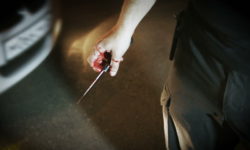 Μαχαίρωσαν μέχρι θανάτου νεαρό στην πλατεία Βικτωρίας