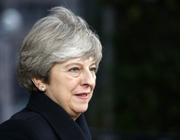 Παραιτήθηκε από πρωθυπουργός, παραμένει βουλευτής η Τερέζα Μέι