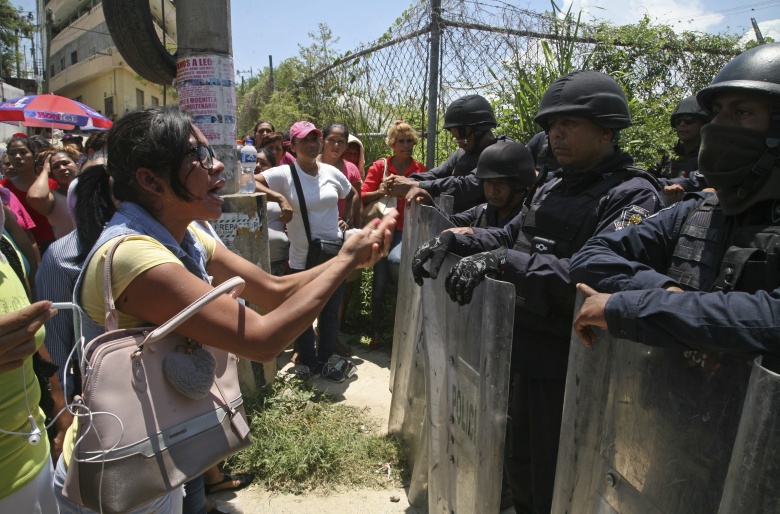 Αιματηρές συγκρούσεις με 28 νεκρούς σε φυλακές του Μεξικό