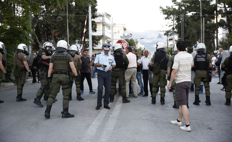 Συνεχίζονται οι διαμαρτυρίες κατοίκων και η ένταση στο Μενίδι