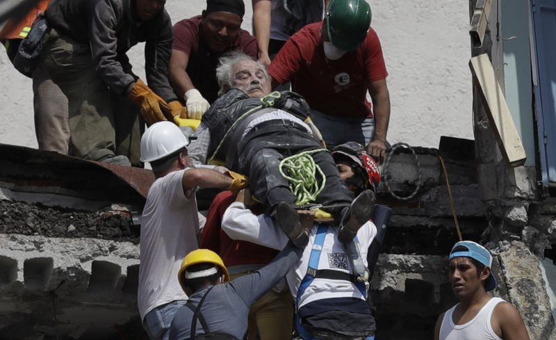 Σβήνουν οι ελπίδες για επιζώντες στο Μεξικό – Στους 251 οι νεκροί