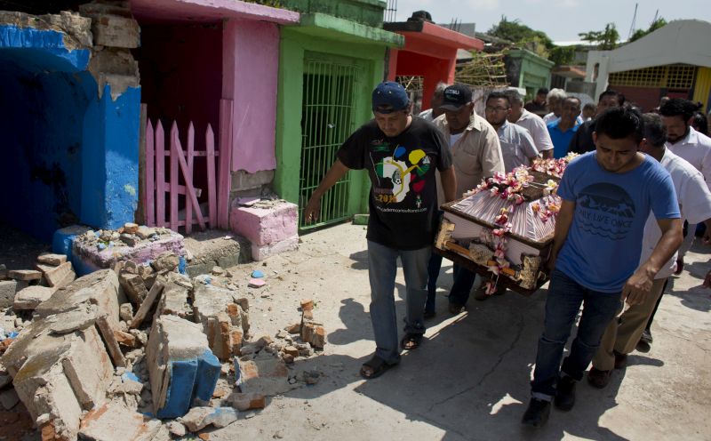 Φόβοι για εκατόμβη θυμάτων στο Μεξικό – Ξεπέρασαν τους 90 οι νεκροί