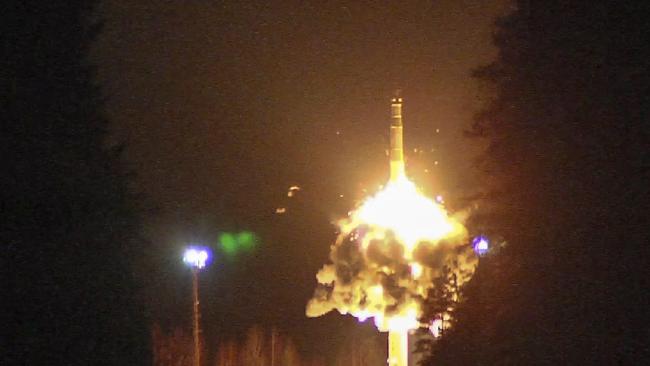 Τέσσερις πύραυλοι έπεσαν κάτω από τα μάτια του Πούτιν στη Ρωσία