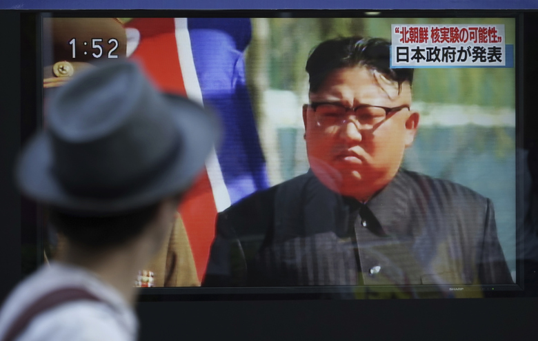 Η Βόρεια Κορέα μεταφέρει διηπειρωτικό πύραυλο στα δυτικά