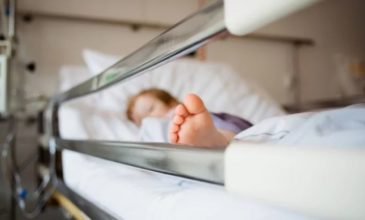 Έρευνα: Τα περισσότερα παιδιά με καρκίνο περνούν ήπια τον κορονοϊό και αναρρώνουν πλήρως