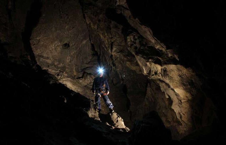Το σπήλαιο στο οποίο μπορείτε να μείνετε μόνοι σας στο απόλυτο σκοτάδι