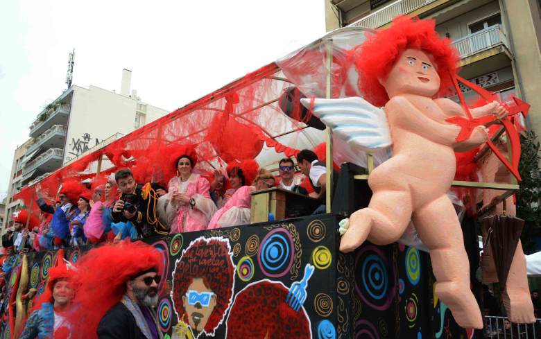 Οι Βραζιλιάνοι έχουν το καρναβάλι του Ρίο και οι Έλληνες την Πάτρα