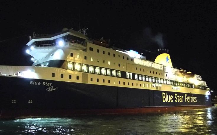 Αποκόλληση του «Blue Star Patmos» που προσάραξε στο λιμάνι της Ίου, θα επιχειρηθεί σήμερα