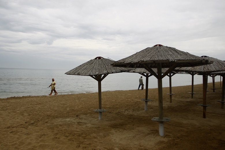 Προσοχή, σε αυτές τις παραλίες της Αττικής απαγορεύεται το κολύμπι