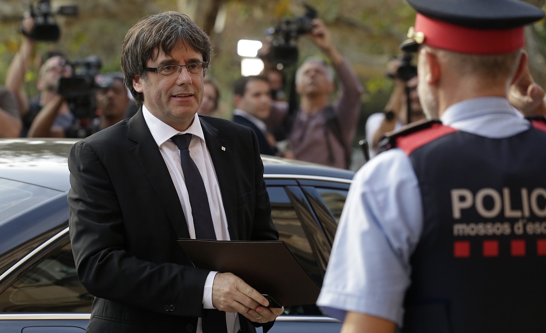 Παραδόθηκε στην αστυνομία ο πρώην ηγέτης της Καταλονίας Πουτζντεμόν