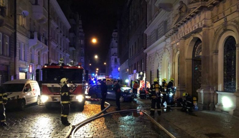Τουλάχιστον δύο νεκροί από πυρκαγιά σε ξενοδοχείο της Πράγας