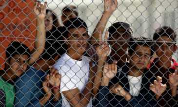 «Βασάνισαν, βίασαν και εκτέλεσαν πρόσφυγες σε κέντρο κράτησης»
