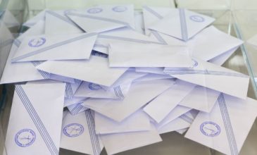 Εκλογές μέσα στο 2018 βλέπει ένας στους τρεις Έλληνες