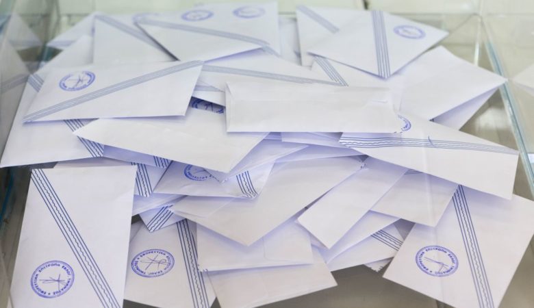 Εκλογές μέσα στο 2018 βλέπει ένας στους τρεις Έλληνες