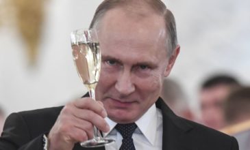 Σε ποιές περιπτώσεις κάνει συναλλαγές με μετρητά ο Πούτιν