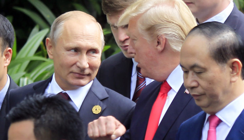 Πούτιν: Ευγενικός και μορφωμένος ο Τραμπ, νιώθεις άνετα μαζί του
