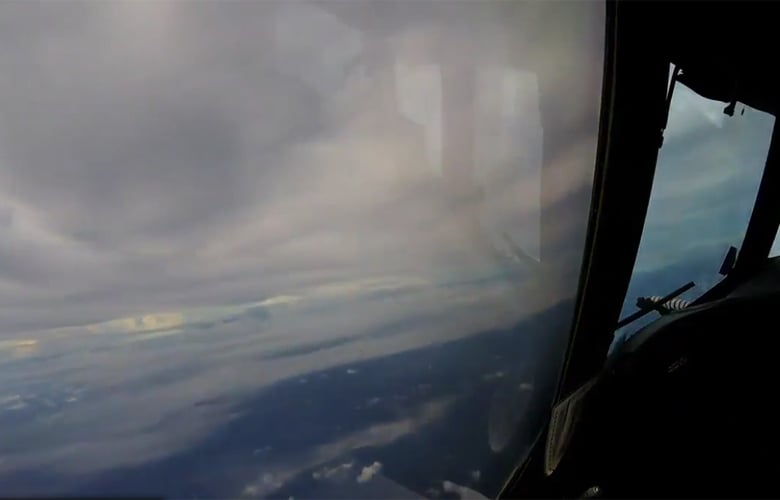Βίντεο από αεροπλάνο που πετά μέσα στο «μάτι» του τυφώνα Ίρμα!