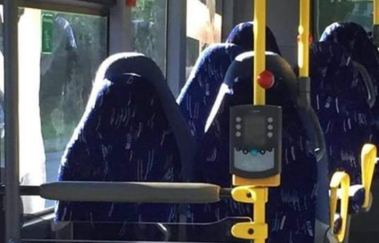 Πέρασαν καθίσματα λεωφορείου για γυναίκες με… μπούρκα!