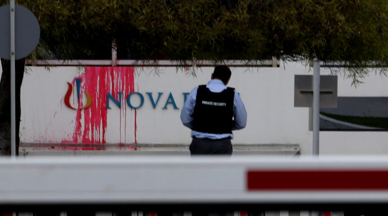 Το βίντεο της επίθεσης του Ρουβίκωνα στα κεντρικά γραφεία της Novartis