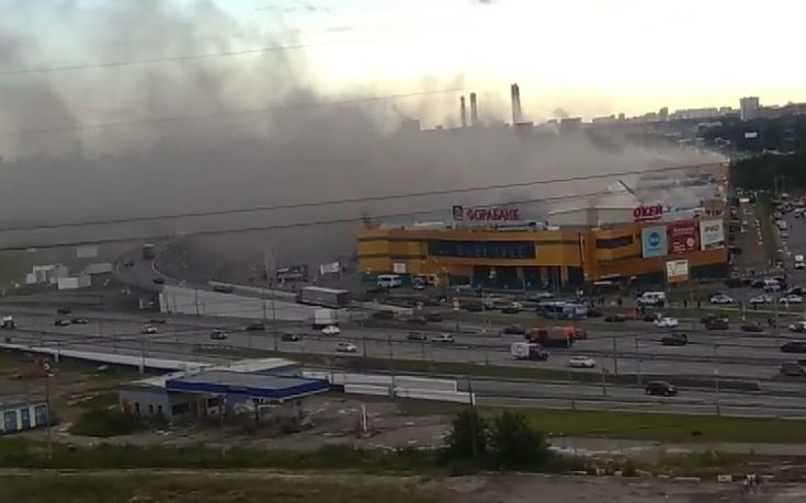 Πάνω από 10 τραυματίες από πυρκαγιά σε εμπορικό κέντρο στη Μόσχα