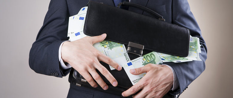 Κύκλωμα διαφθοράς στην Πολεοδομία Ρόδου: Ελεύθεροι με όρους όλοι οι κατηγορούμενοι – Τι ισχυρίστηκαν στις απολογίες τους