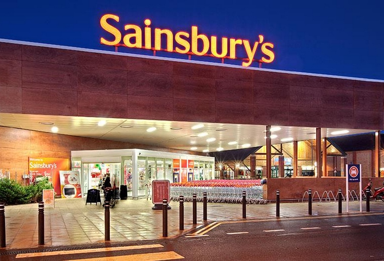 Η Sainsbury’s περικόπτει 1.000 θέσεις για να κερδίσει 500 εκατ. στερλίνες